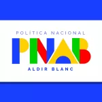 Logo colorido da Política Nacional Aldir Blanc (PNAB) de Fomento à Cultura, com formas geométricas e cores azul, verde, amarelo e vermelho. O texto "Política Nacional Aldir Blanc" está acima das letras estilizadas "PNAB".