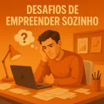 Ilustração de um jovem empreendedor preocupado, sentado em um escritório com decoração laranja, encarando um laptop, cercado por papéis desorganizados e com um balão de pensamento mostrando um ponto de interrogação.