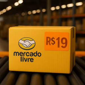 Caixa amarela Mercado Livre com etiqueta “R$ 19” em laranja sobre esteira