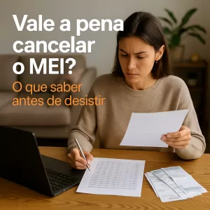 Empreendedora avaliando finanças e documentos do MEI, ambiente acolhedor