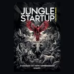 Empreendedora segurando o livro Jungle Startup em um espaço de coworking, com detalhes em laranja